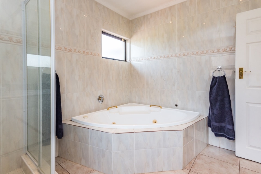 5 Bedroom Property for Sale in Club Milos Estate Free State